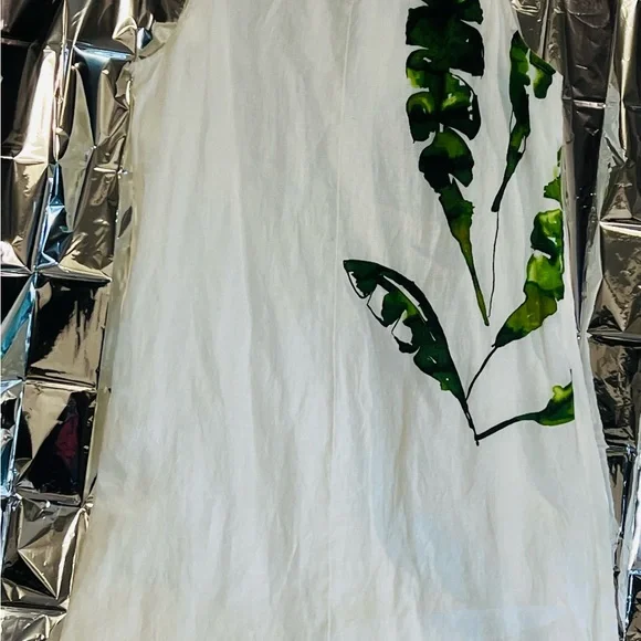 Tommy Bahama White Top with Green Leaf Design - Picture 2 of 3